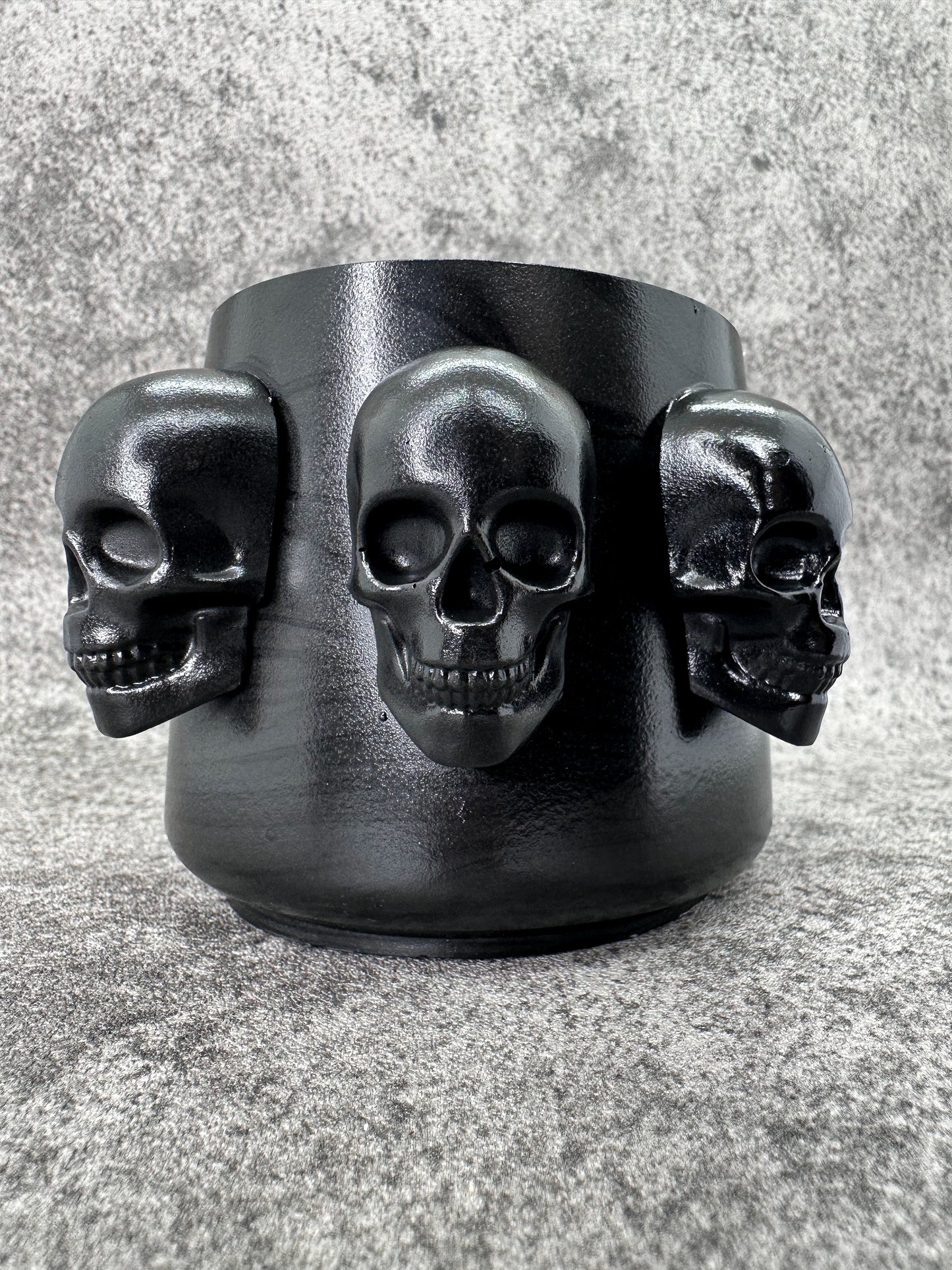 Black Skull Pot