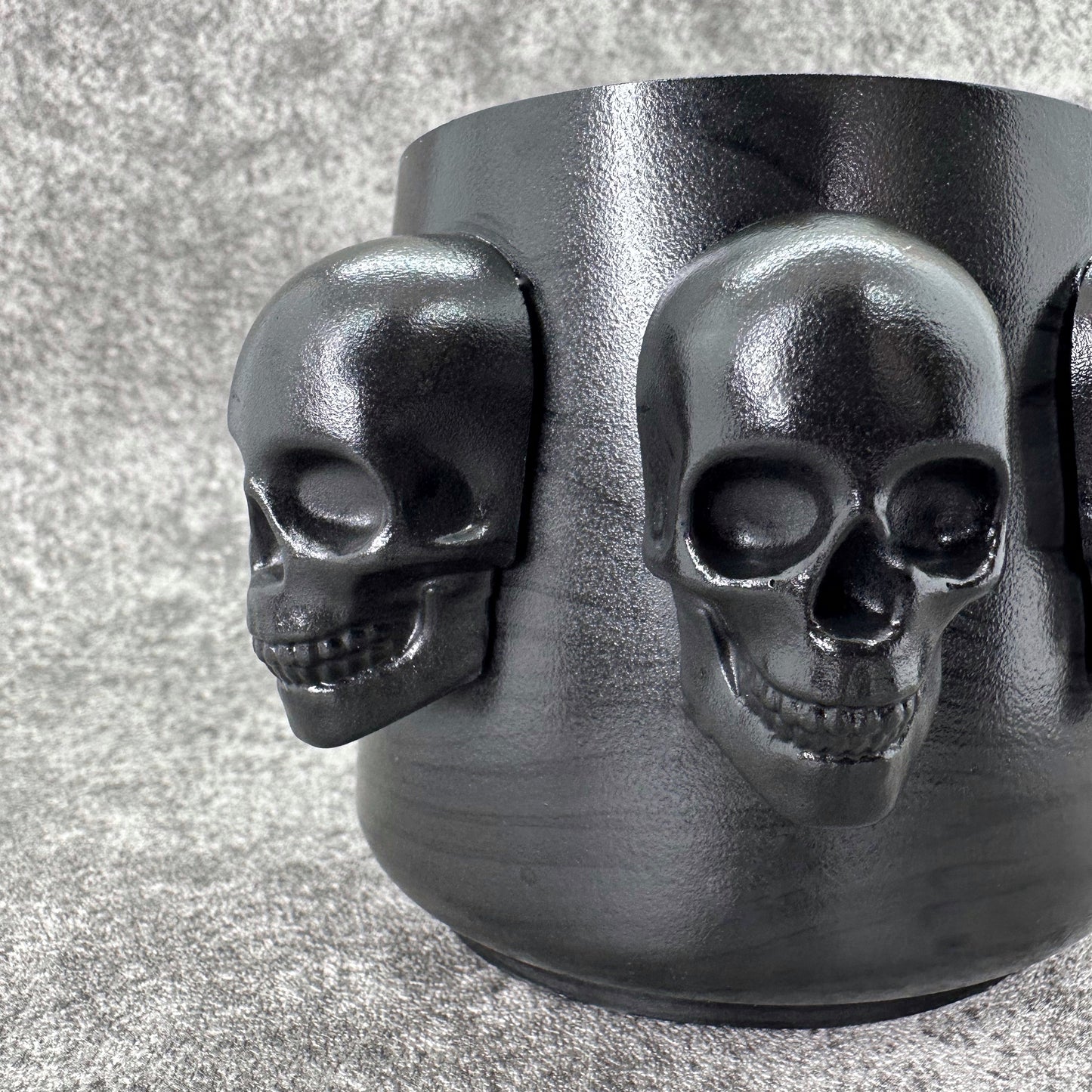 Black Skull Pot